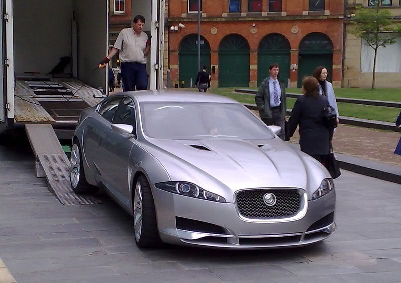 800px-Jag_xf.jpg