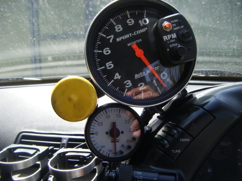 http://i86.photobucket.com/albums/k117/matty240sx/gauges002.jpg