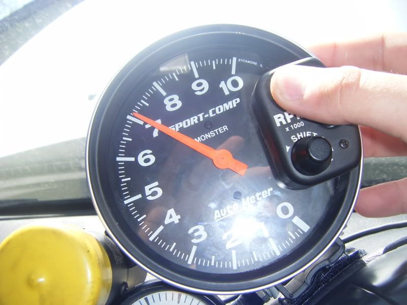 http://i86.photobucket.com/albums/k117/matty240sx/gauges006.jpg