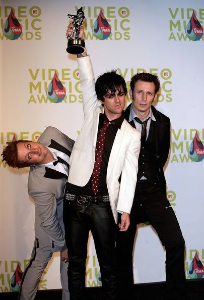 2005MTVVMAHostedDiddyPressRoom4eF6I.jpg