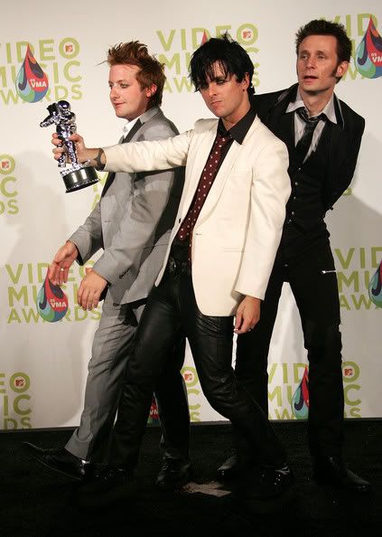 2005MTVVMAHostedDiddyPressRoomf7CYw.jpg