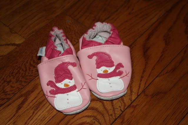 LIKE NEW! Robeez Pink Snowman shoes, size 0-6 months LIKE NEW! Robeez Pink Snowman shoes, size 0-6 months