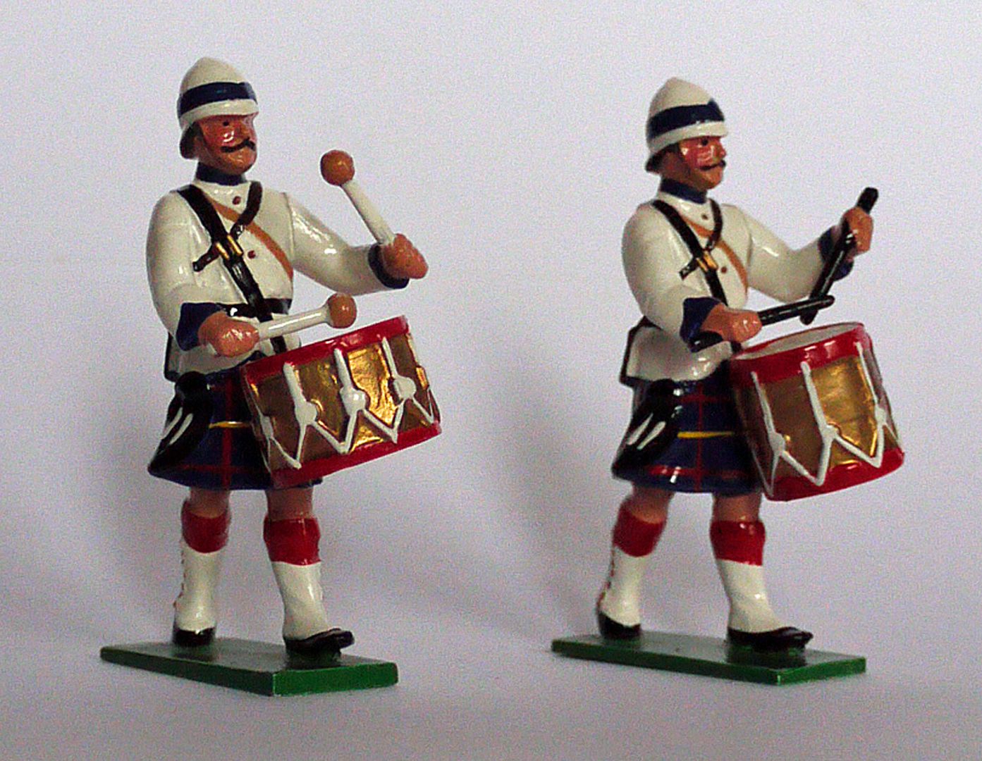 DRUMMERS-CAMERONHIGHLANDERS2.jpg