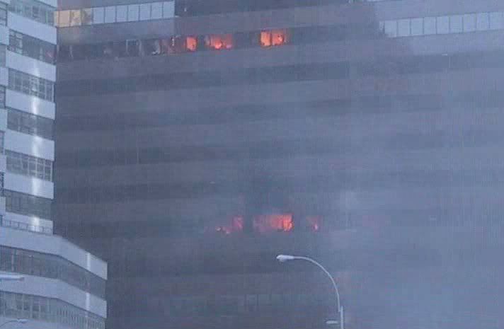 wtc7-fires-close.jpg