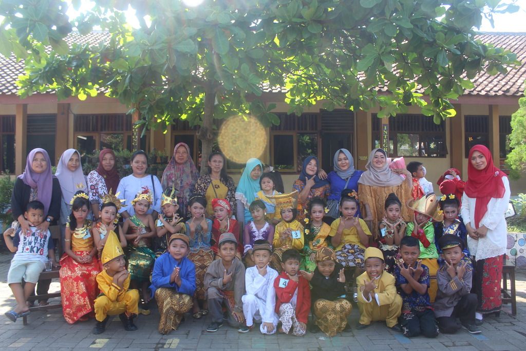 Foto Bersama Ortu, Peserta Didik dan Guru